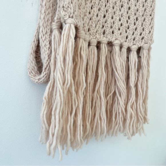 NWT Abercrombie and Fitch Light Pink Blush Knitted Fringe Scarf Long Wool Blend - Picture 5 of 8